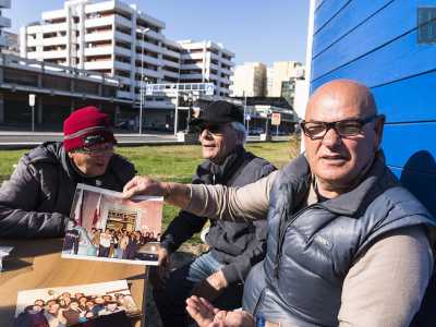 Gli fa eco il suo amico Vito, soprannominato "il turco" da quando era piccolino. �Venire qui sapendo di trovare sempre qualcuno con cui trascorrere del tempo � fantastico - sottolinea l�uomo mentre ci mostra alcune fotografie del Bari calcio risalenti agli anni 80 -. Ci diamo appuntamento tutto l'anno, anche con la neve�